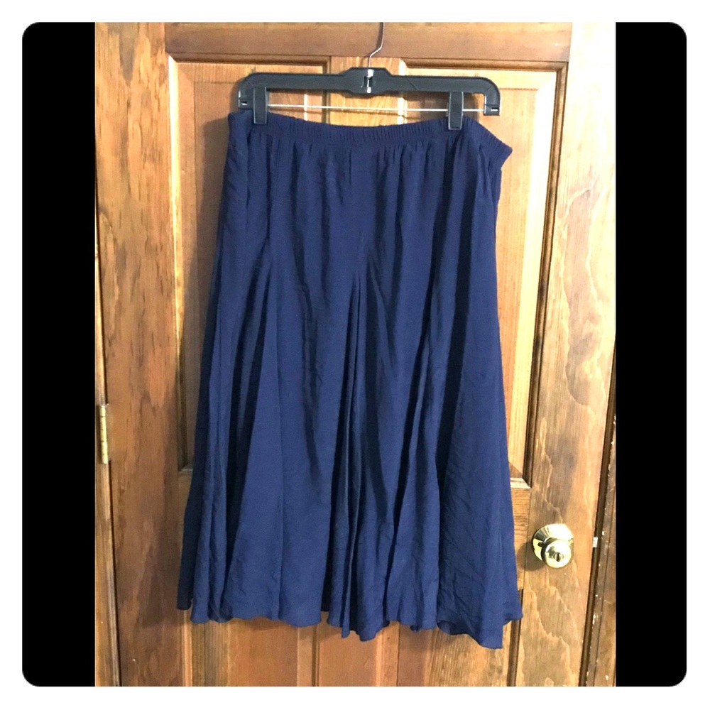 NWOT navy flowy midi skirt, lined